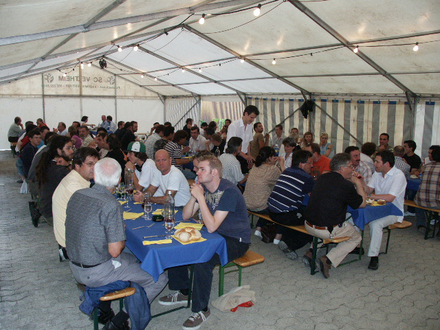 Ein hungriges Festzelt wartet auf das Essen